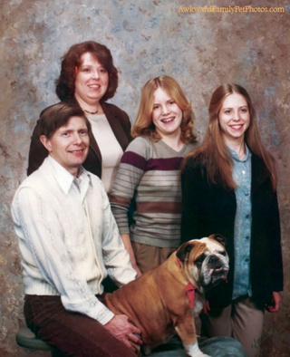Via awkwardfamilypetphotos.com